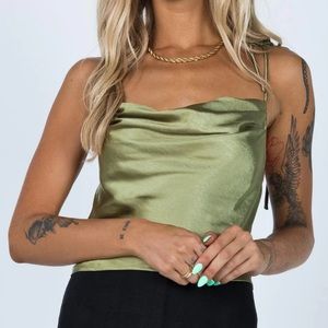 Beautiful green princess Polly silk like textured top!
